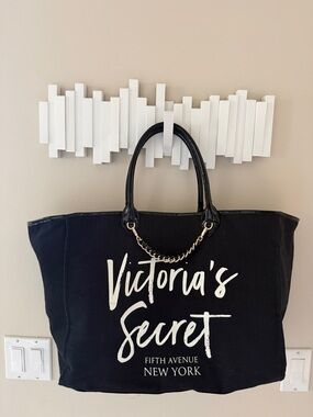Victoria’s Secret Canvas City Tote Bag Black Large Weekender Travel Chain Accent